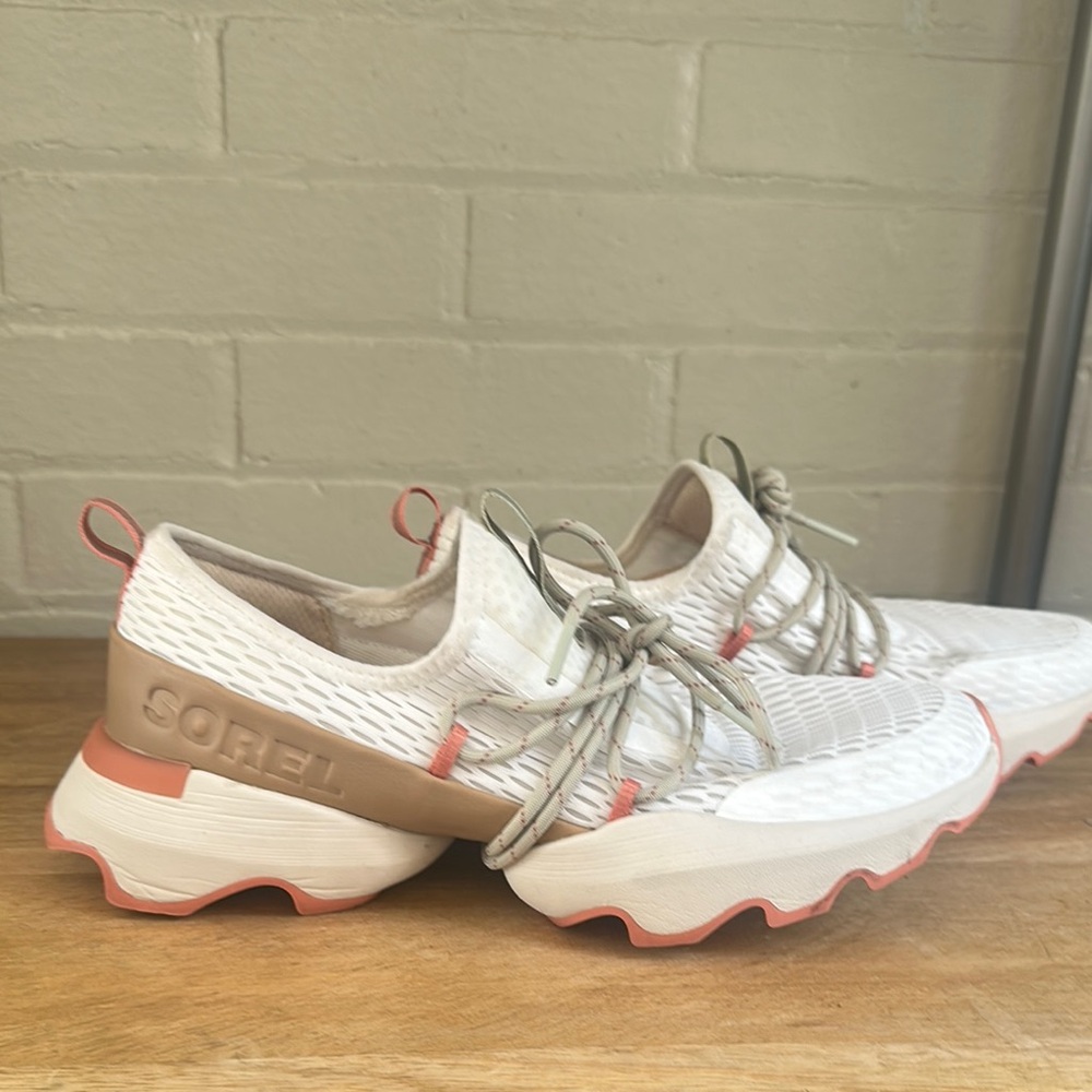 Sorel White and Tan Chunky Sneakers - women’s size 8